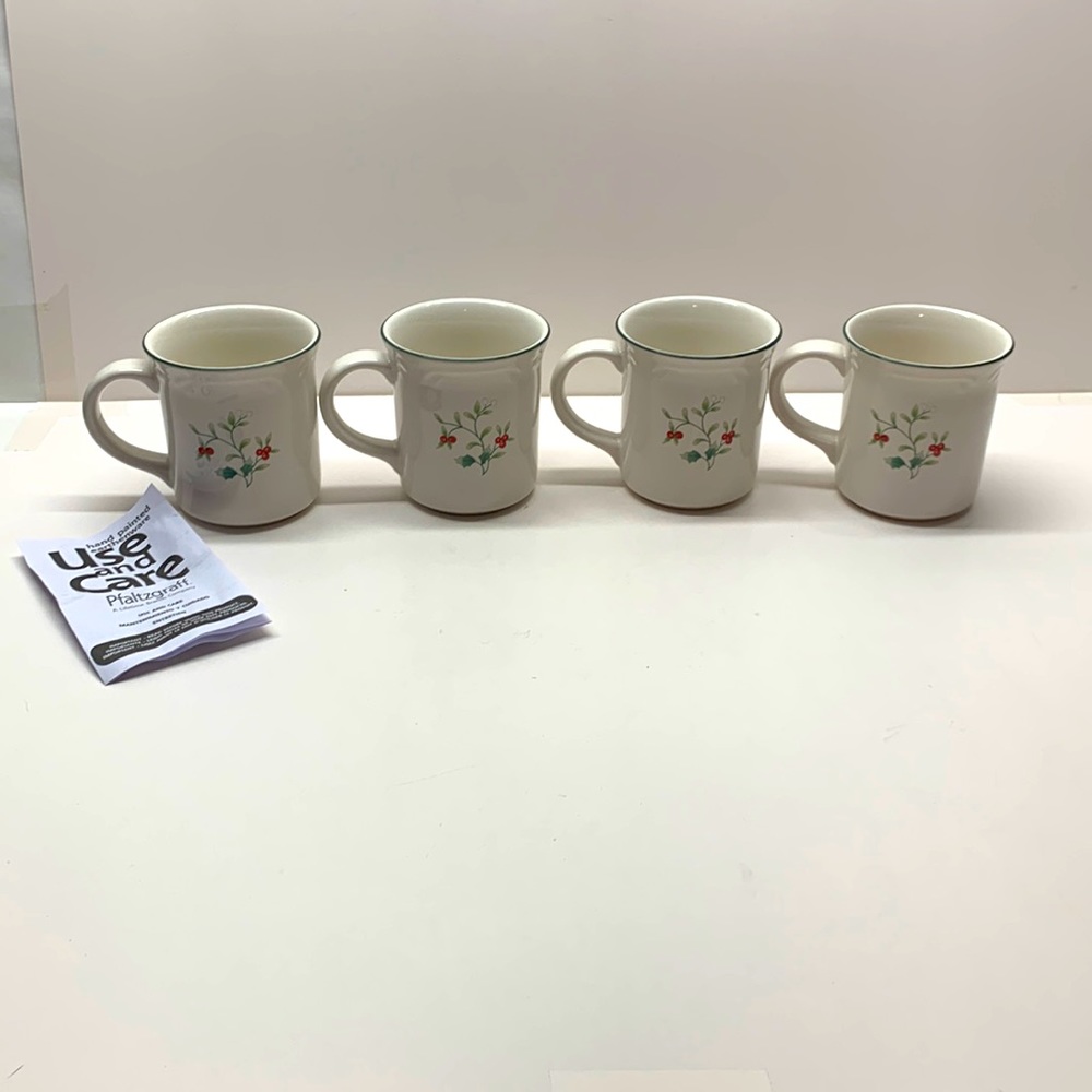 Pfaltzgraff Winterberry set 4 coffee cups mugs earthenware